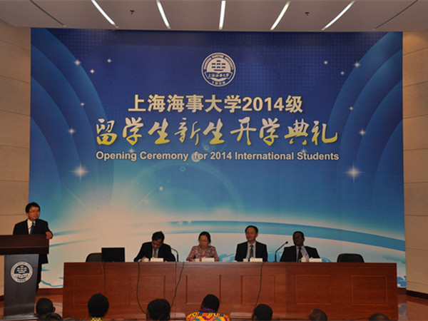 Refresentative teacher, Prof. Ge Yingen, the Dean of college of transport and communications, are giving a speech
